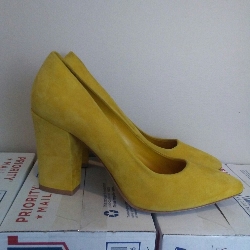 Antonio Melani Valo yellow block heel size 7